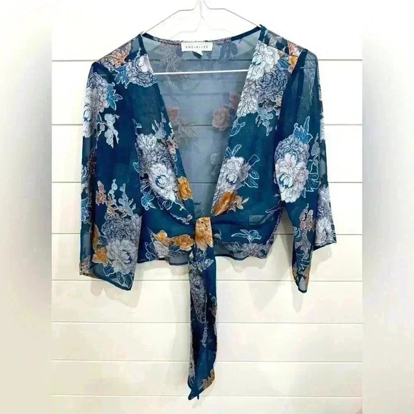 Socialite women’s Floral Sheer Croppes Blouse - Picture 3 of 3